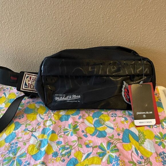 Mitchell & Ness Hardwood Classics Portland Trail Blazers Fanny Pack NWT - Picture 13 of 15